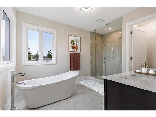 2044 Seabrook Drive, Oakville, ON - Indoor Photo Showing Bathroom