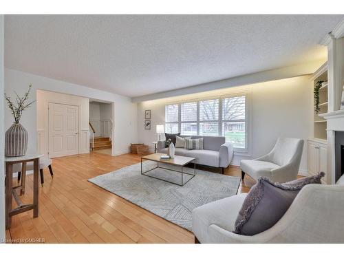 1330 Crestdale Road, Mississauga, ON - Indoor Photo Showing Living Room With Fireplace