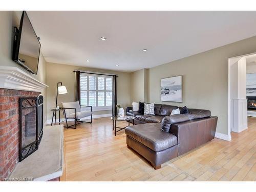 1330 Crestdale Road, Mississauga, ON - Indoor Photo Showing Living Room With Fireplace