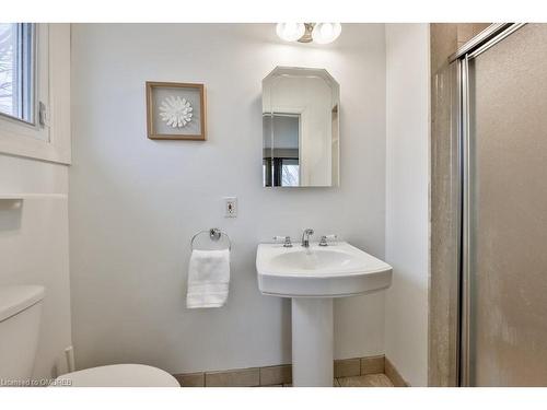 1330 Crestdale Road, Mississauga, ON - Indoor Photo Showing Bathroom