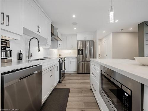 2907-3100 Kirwin Avenue, Mississauga, ON - Indoor Photo Showing Kitchen With Stainless Steel Kitchen With Upgraded Kitchen