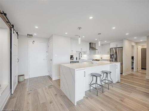 2907-3100 Kirwin Avenue, Mississauga, ON - Indoor Photo Showing Kitchen With Upgraded Kitchen