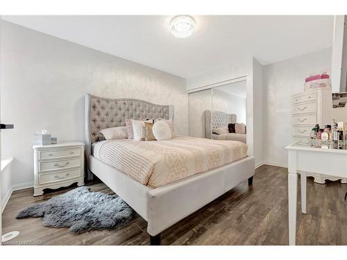 583 Speyer Circle, Milton, ON - Indoor Photo Showing Bedroom