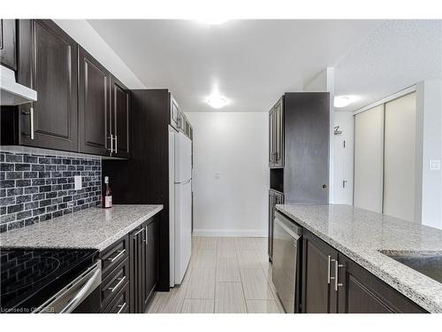 512-4185 Shipp Drive, Mississauga, ON - Indoor Photo Showing Kitchen With Upgraded Kitchen
