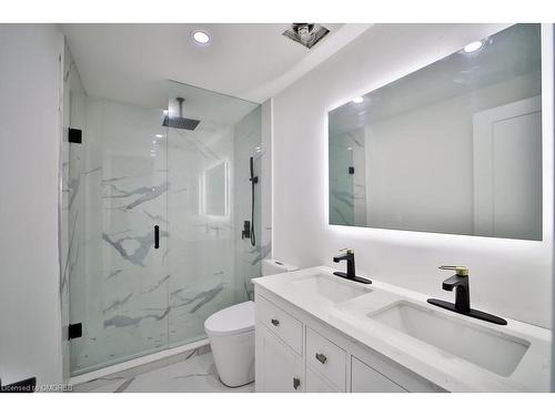 2094 Lakeshore Road W, Oakville, ON - Indoor Photo Showing Bathroom