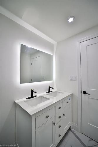 2094 Lakeshore Road W, Oakville, ON - Indoor Photo Showing Bathroom