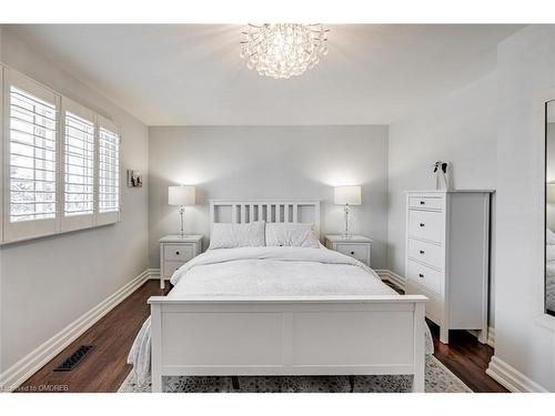 230 Weybourne Road, Oakville, ON - Indoor Photo Showing Bedroom