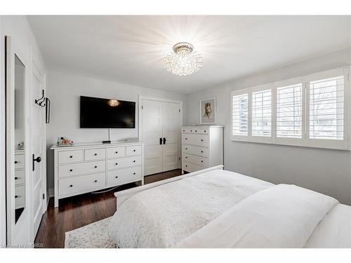 230 Weybourne Road, Oakville, ON - Indoor Photo Showing Bedroom