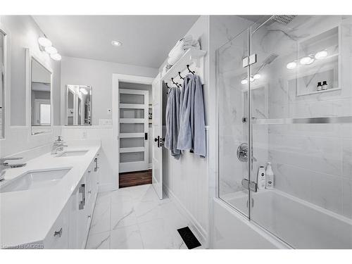 230 Weybourne Road, Oakville, ON - Indoor Photo Showing Bathroom