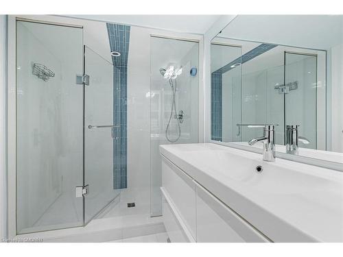 230 Weybourne Road, Oakville, ON - Indoor Photo Showing Bathroom