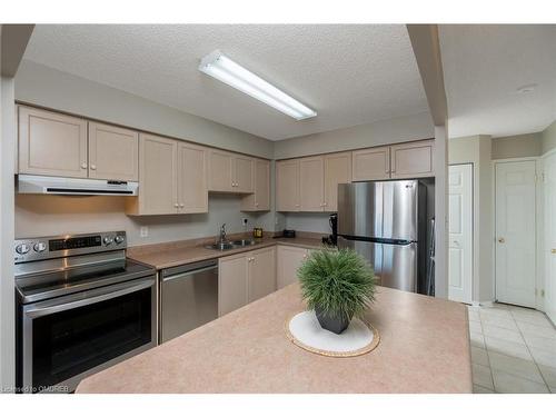 506-32 Tannery Street, Streetsville, ON - Indoor Photo Showing Kitchen With Stainless Steel Kitchen With Double Sink