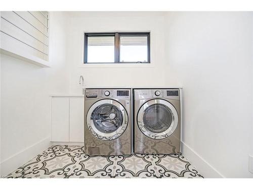 380 Guelph Avenue, Cambridge, ON - Indoor Photo Showing Laundry Room