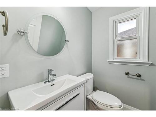 131 Bell Avenue, Hamilton, ON - Indoor Photo Showing Bathroom