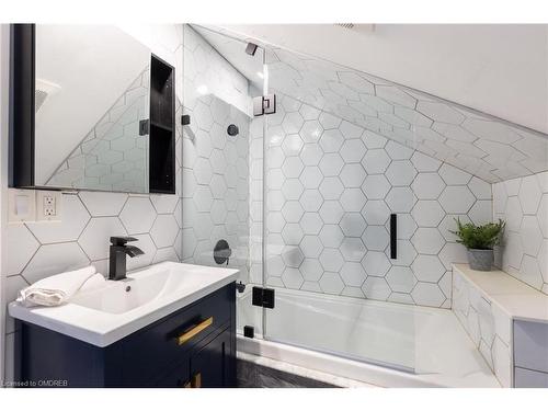 676 Bayshore Boulevard, Burlington, ON - Indoor Photo Showing Bathroom