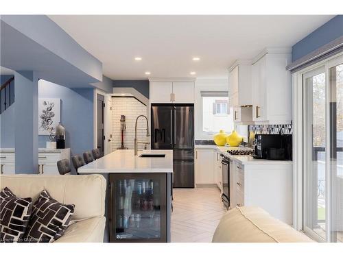 676 Bayshore Boulevard, Burlington, ON - Indoor Photo Showing Kitchen With Upgraded Kitchen