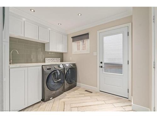6 Treanor Crescent, Georgetown, ON - Indoor Photo Showing Laundry Room
