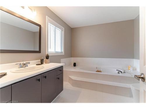 3268 Charlebrook Court, Mississauga, ON - Indoor Photo Showing Bathroom