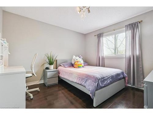 3268 Charlebrook Court, Mississauga, ON - Indoor Photo Showing Bedroom