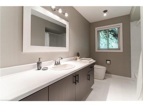3268 Charlebrook Court, Mississauga, ON - Indoor Photo Showing Bathroom