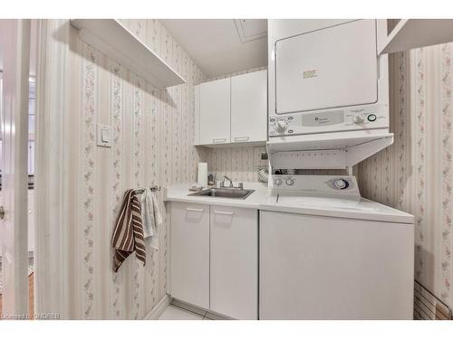 607-1900 The Collegeway, Mississauga, ON - Indoor Photo Showing Laundry Room