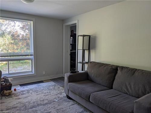 292 Fares Street, Port Colborne, ON - Indoor Photo Showing Living Room