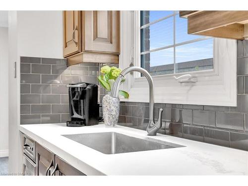 831 Laurier Avenue S, Milton, ON - Indoor Photo Showing Kitchen