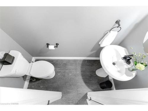 831 Laurier Avenue S, Milton, ON - Indoor Photo Showing Bathroom
