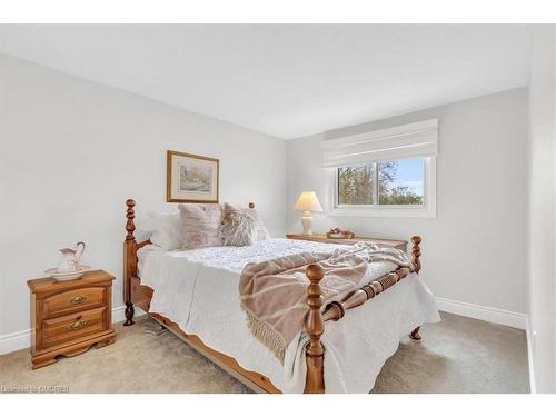 831 Laurier Avenue S, Milton, ON - Indoor Photo Showing Bedroom