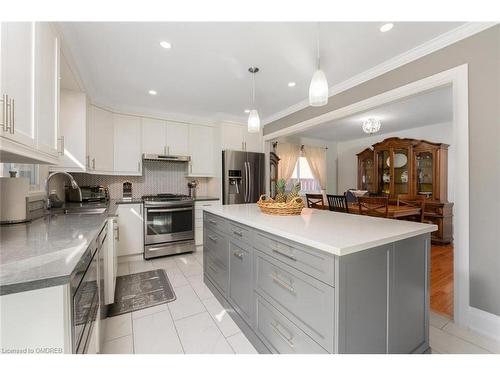 50 Major William Sharpe Drive, Brampton, ON - Indoor Photo Showing Kitchen With Upgraded Kitchen