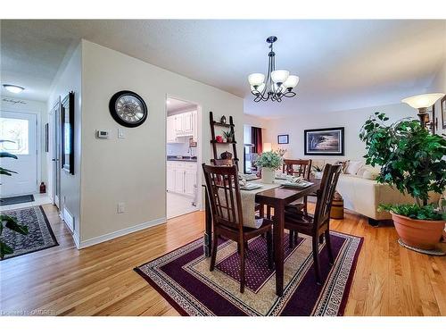 597 Timber Lane, Burlington, ON - Indoor Photo Showing Living Room