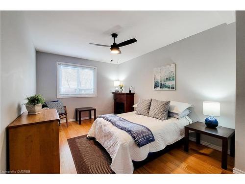 597 Timber Lane, Burlington, ON - Indoor Photo Showing Bedroom
