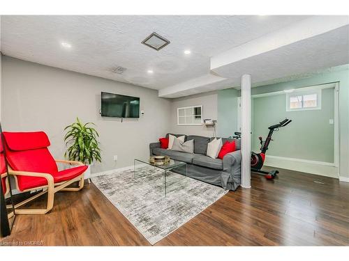 10 Hopewell Crescent, Hamilton, ON - Indoor Photo Showing Other Room