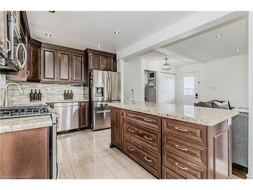 10 Hopewell Crescent, Hamilton, ON - Indoor Photo Showing Kitchen With Upgraded Kitchen