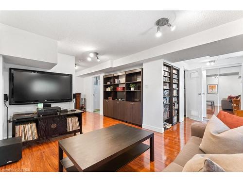 7045 Tamar Mews, Mississauga, ON - Indoor Photo Showing Living Room