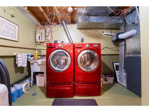 7045 Tamar Mews, Mississauga, ON - Indoor Photo Showing Laundry Room