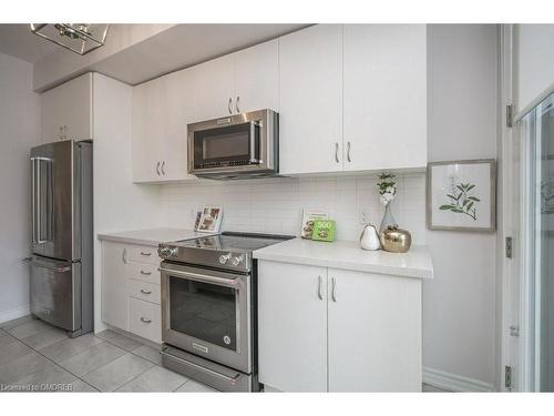 3048 Postridge Drive, Oakville, ON - Indoor Photo Showing Kitchen With Stainless Steel Kitchen