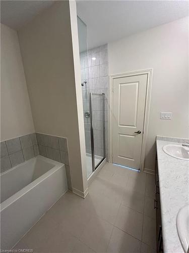 29 Gledhill Crescent, Cambridge, ON - Indoor Photo Showing Bathroom