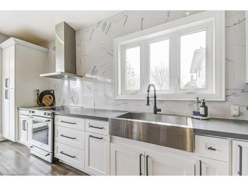 2127 Sunnydale Drive, Burlington, ON - Indoor Photo Showing Kitchen With Upgraded Kitchen