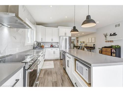 2127 Sunnydale Drive, Burlington, ON - Indoor Photo Showing Kitchen With Upgraded Kitchen