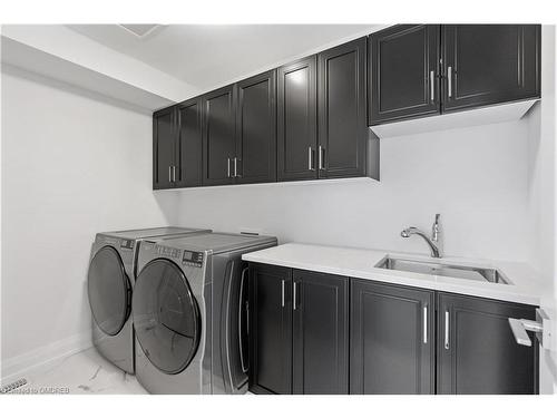 25-675 Victoria Road N, Guelph, ON - Indoor Photo Showing Laundry Room