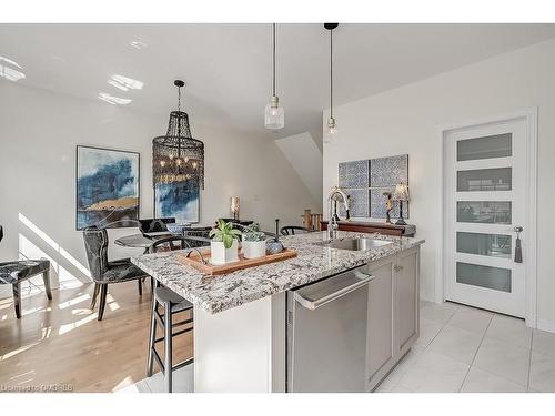 3132 Postridge Drive, Oakville, ON - Indoor Photo Showing Kitchen With Upgraded Kitchen