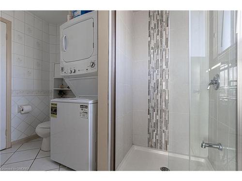 2425 Coventry Way, Burlington, ON - Indoor Photo Showing Bathroom