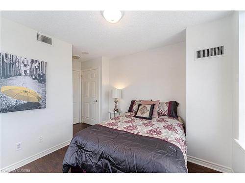 509-2391 Central Park Drive, Oakville, ON - Indoor Photo Showing Bedroom