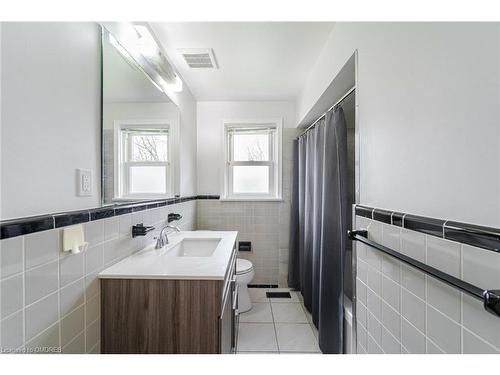 441 Pinegrove Road, Oakville, ON - Indoor Photo Showing Bathroom
