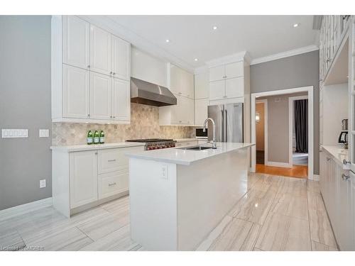 810 Belhaven Crescent, Burlington, ON - Indoor Photo Showing Kitchen With Upgraded Kitchen