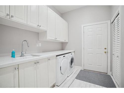 810 Belhaven Crescent, Burlington, ON - Indoor Photo Showing Laundry Room