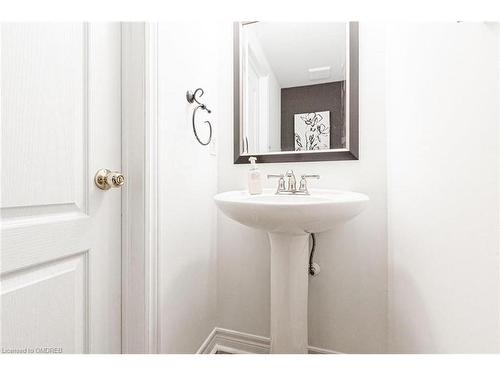 2256 Lapsley Crescent, Oakville, ON - Indoor Photo Showing Bathroom