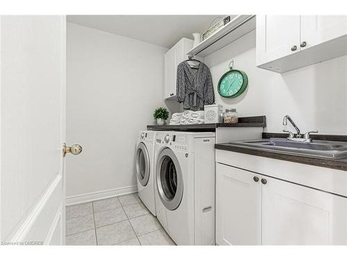 2256 Lapsley Crescent, Oakville, ON - Indoor Photo Showing Laundry Room