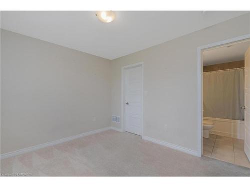 15 Tight Court, Milton, ON - Indoor Photo Showing Other Room
