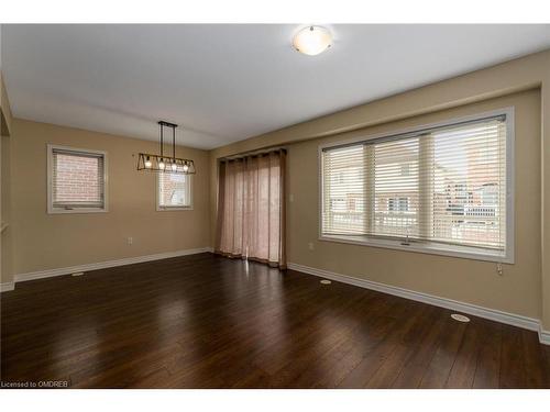 15 Tight Court, Milton, ON - Indoor Photo Showing Other Room